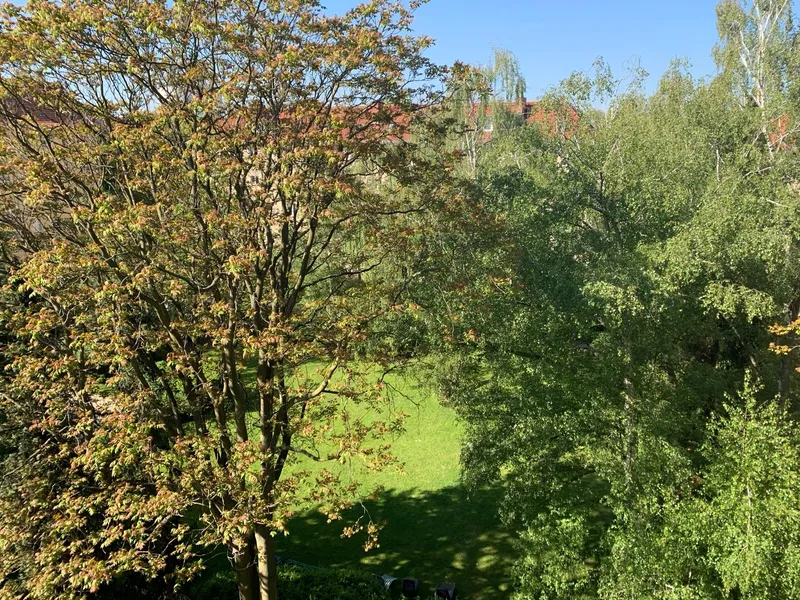 Teil- möblierte charmante 2,5-Zimmer-Wohnung mit Loggia und EBK in Friedenau /Wilmersdorf — photo 1